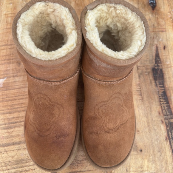 UGG Classic mini Tan Winter Boots - Picture 4 of 7